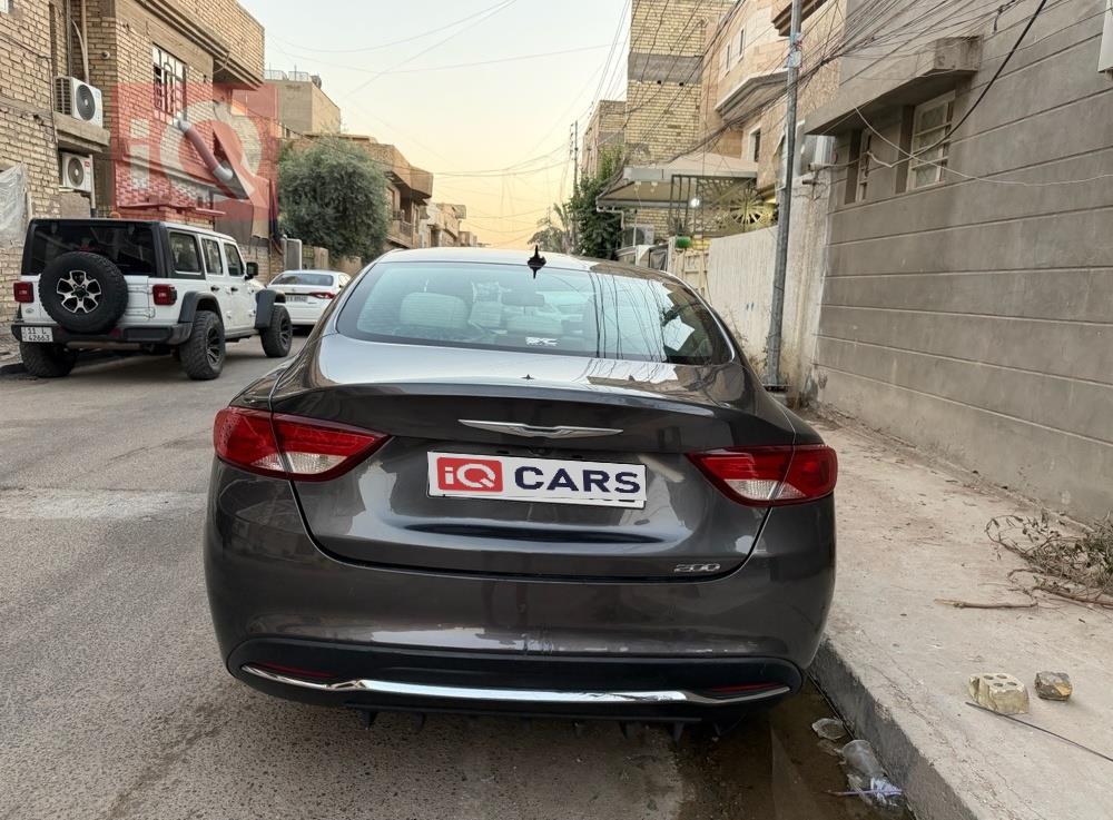 كرايسلر 200
